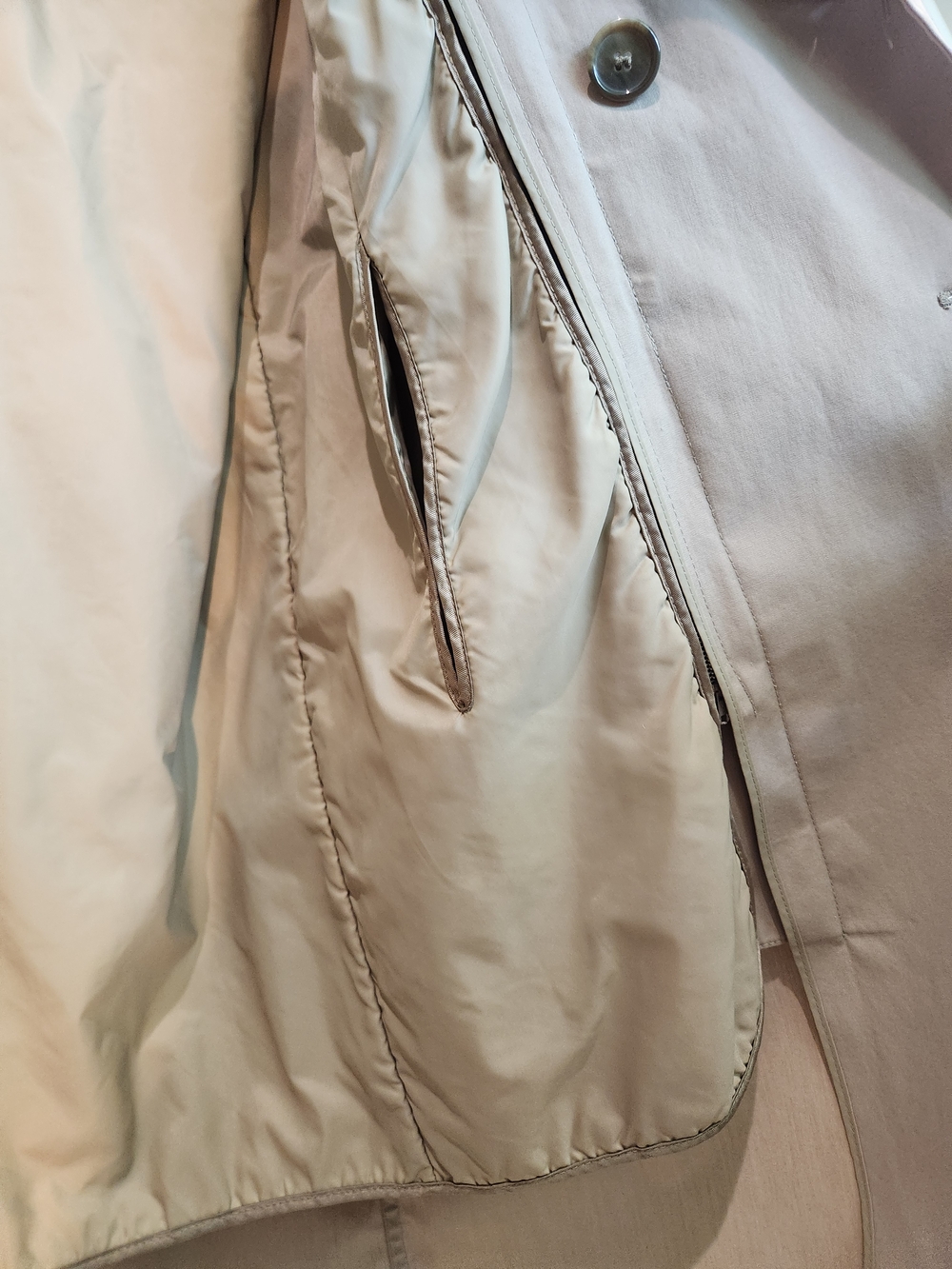 Vintage London Fog Classic Beige Trenchcoat with Removable Thinsulate Lining - Picture 5 of 13